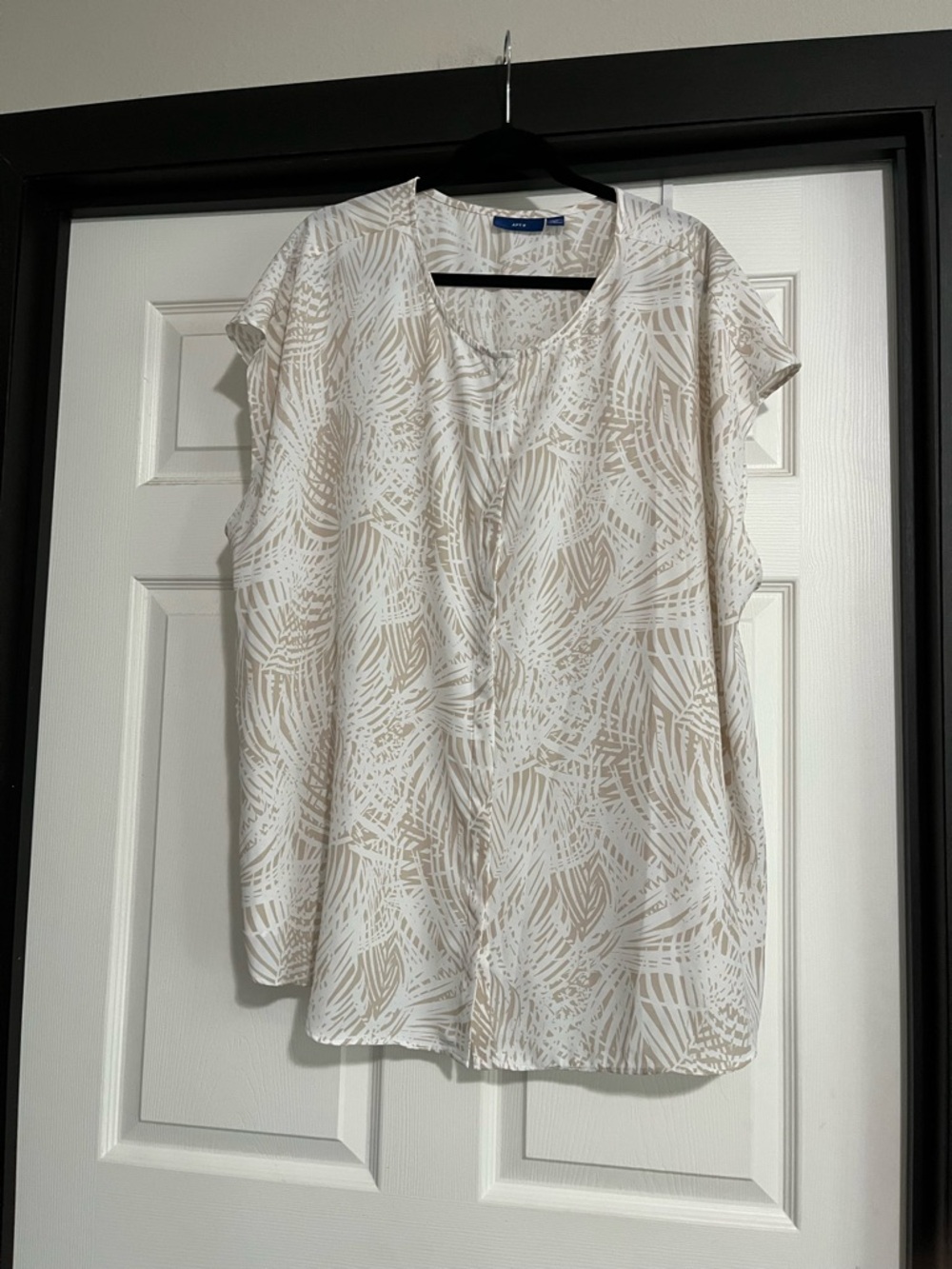 Apt 9 White & Tan Printed Sleeveless Blouse